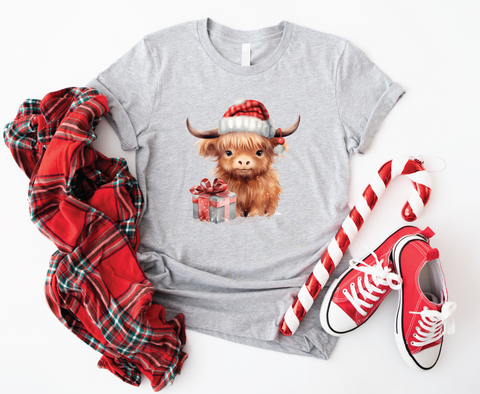 Festive Highland Cow Cheer: Christmas Themed Softstyle Shirt with Highland Cow